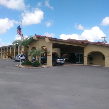 Days Inn By Wyndham San Antonio Lytle Exteriér fotografie